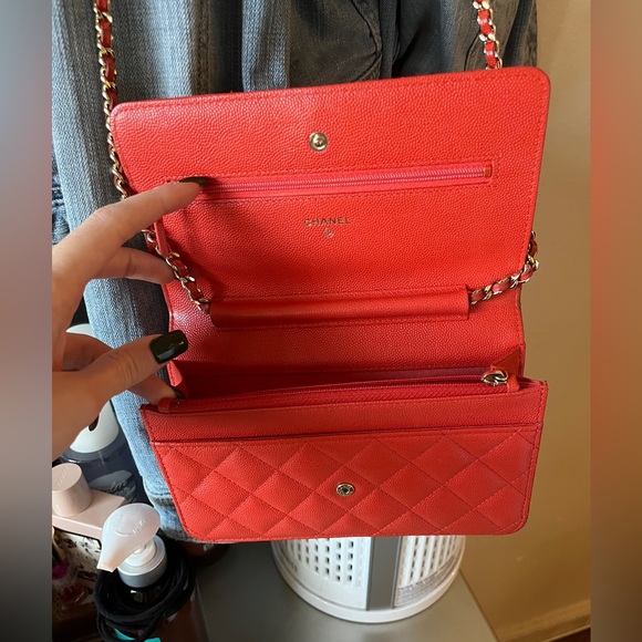 Caviar quilted wallet on a chain! Chanel! - Picture 3 of 3